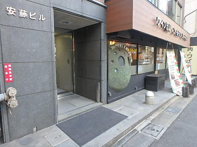 安藤ビルエントランス①