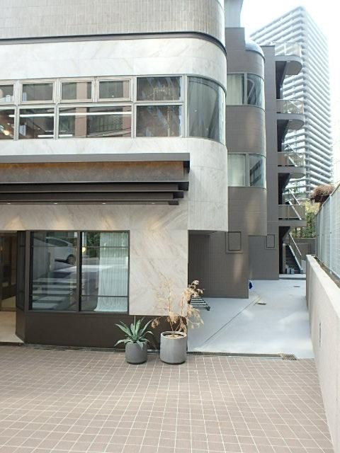ＴＥＲＲＡＣＥ　ＳＩＴＥ　ＧＯＴＡＮＤＡエントランス③