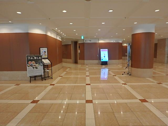 ホール①