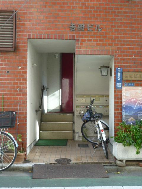 吉田ビルエントランス①