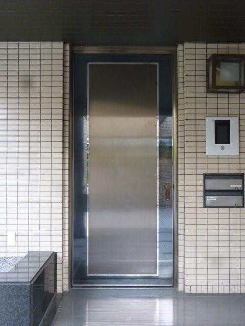 ロイヤルフラッツエントランス②