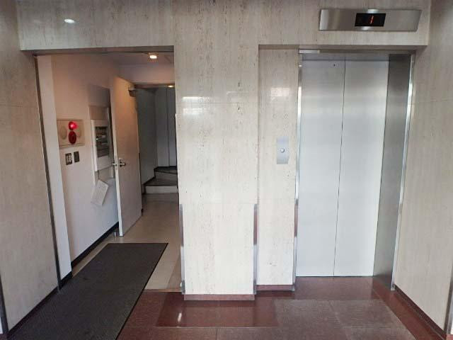 水道橋外堀通りビルホール①