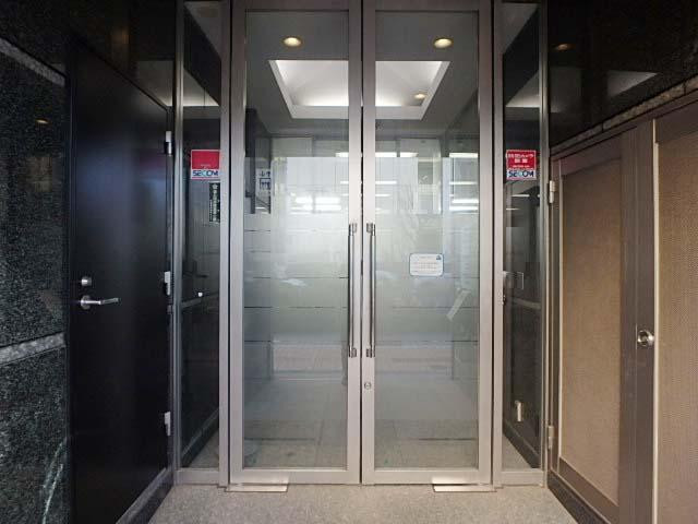 エー・ゼットキュウブビルエントランス③