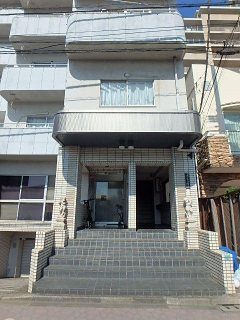 ラウンドブリッジビルエントランス②