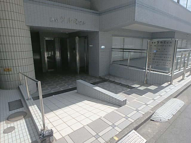 池袋ツルミビルエントランス①