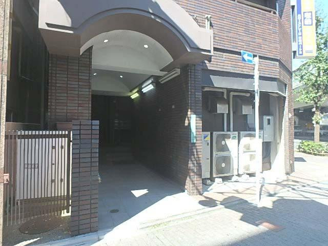 トウセン池袋ビルエントランス①