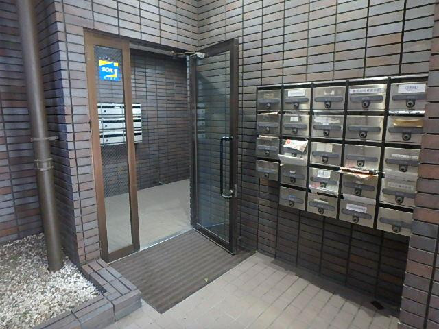 トウセン池袋ビルエントランス③