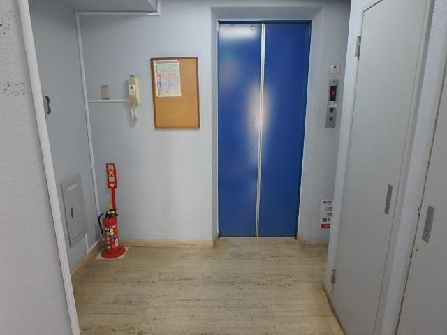 アポロ池袋ビルホール①