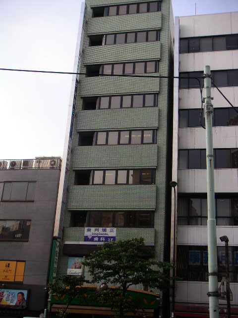 金子園ビルエントランス③