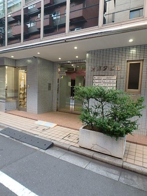 オガタビルエントランス①
