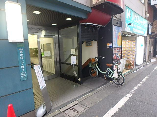 池袋イースタンビルエントランス①