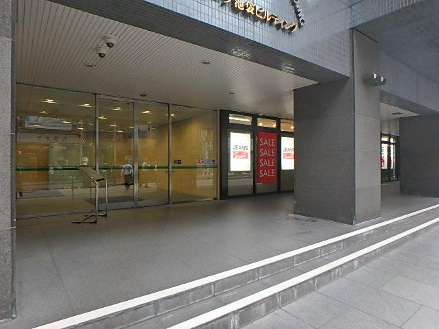 オーク池袋ビルエントランス①