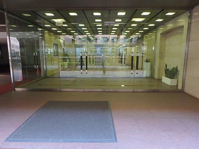 ジブラルタ生命池袋ビルエントランス②