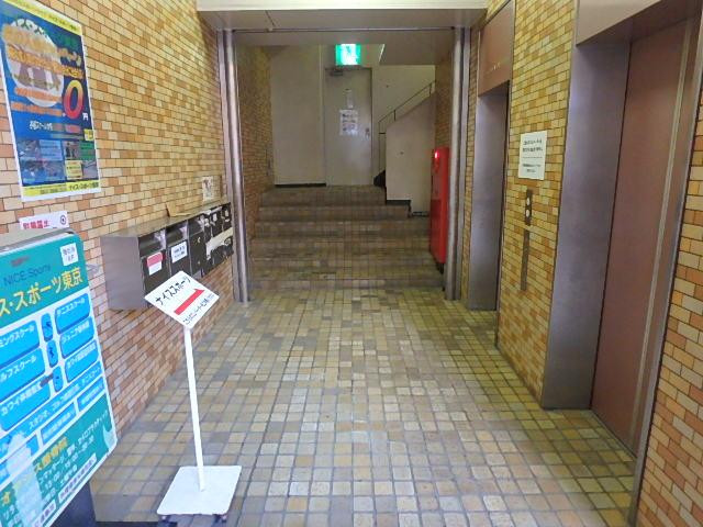 サン・ソウゴ池袋ビルホール①