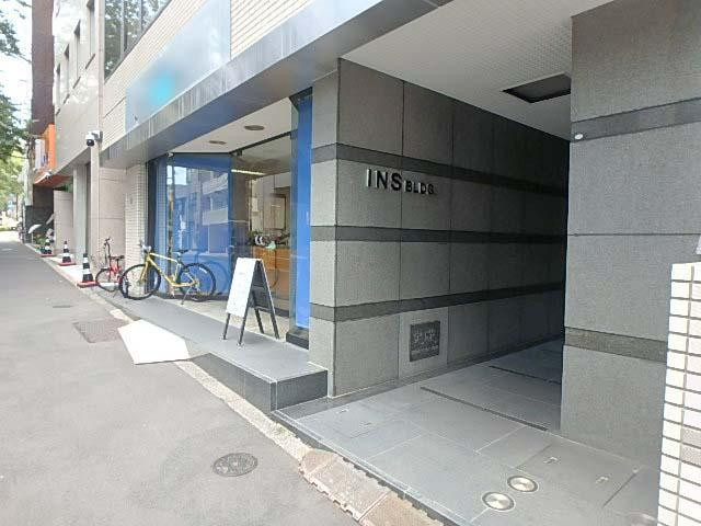 ＩＮＳビルエントランス①