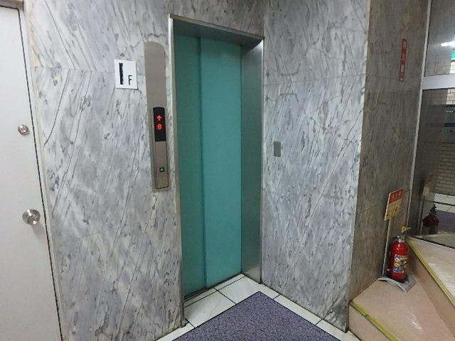 金井ビルホール②