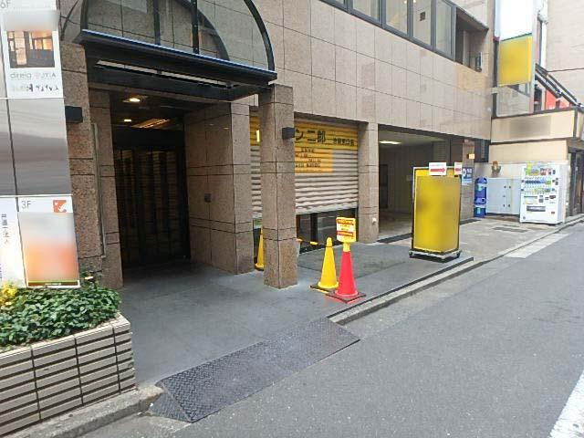 いちご南池袋ビルエントランス①