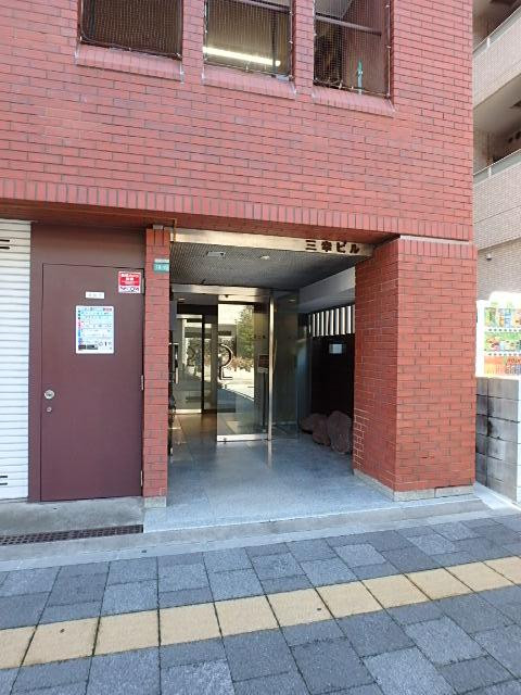 三幸ビルエントランス②