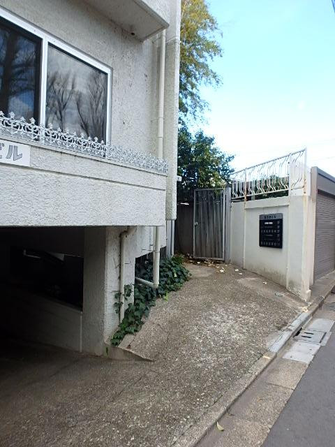 都市研ビルエントランス①