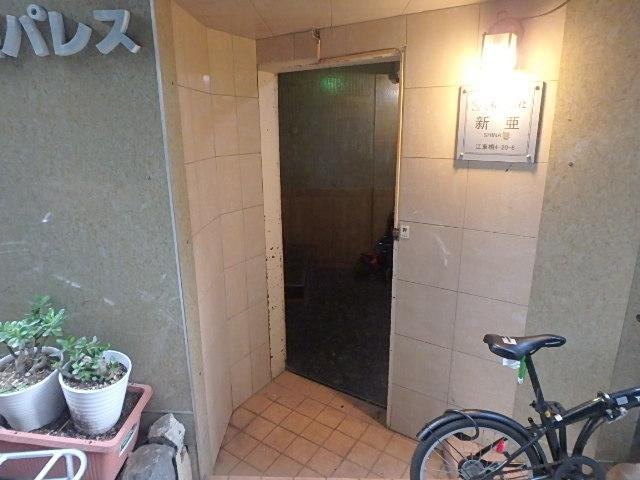 新亜ビルエントランス③