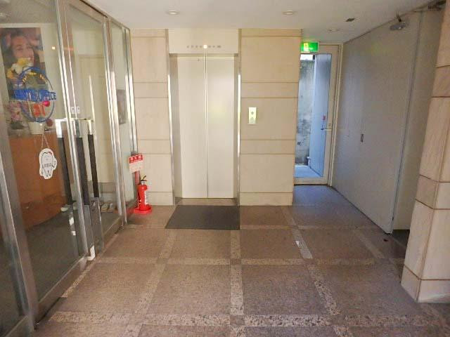 ホール①