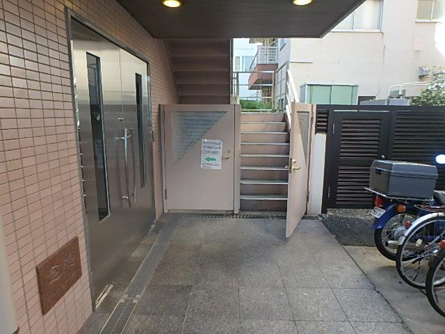 ＮＭビルエントランス③