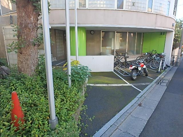 ヴィラ青葉台エントランス①