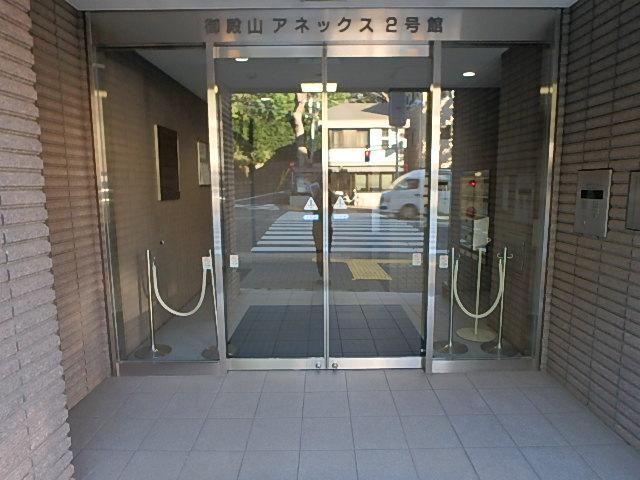 御殿山アネックス2号館のエントランス