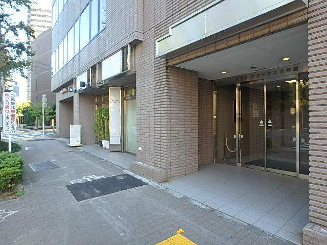 御殿山アネックス2号館のエントランス