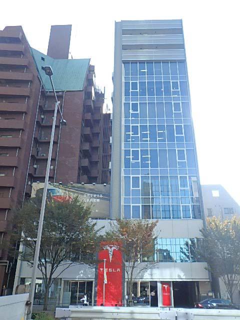 感度の高い街並みに馴染む、《外苑ビル》のオフィス空間