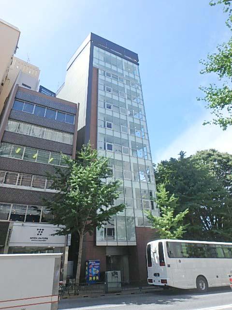 新宿三丁目駅E2出口直結のオフィス《ラウンドクロス新宿５丁目ビル》
