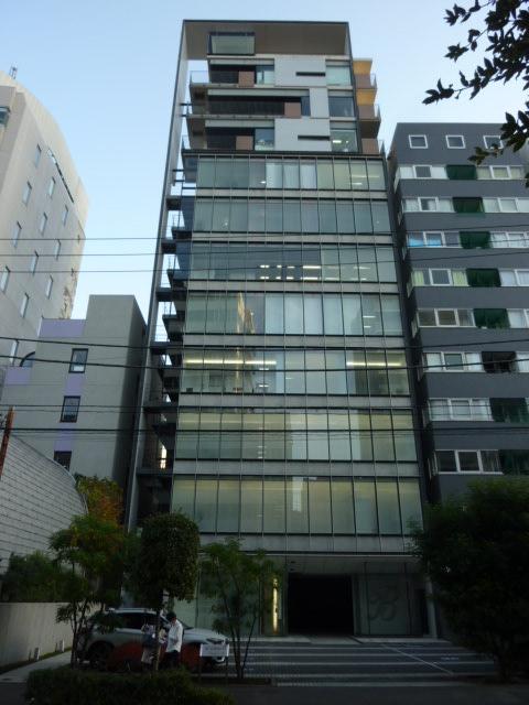 《文英堂ビル》街の空気を感じながら働く拠点