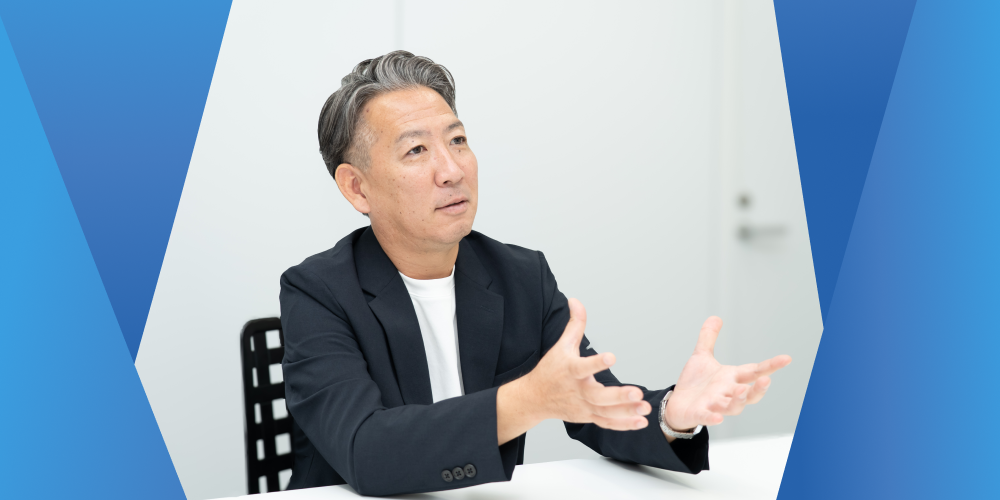 東京の賃貸オフィスの利用についてのインタビューに真摯に応じる株式会社ミレニアの代表取締役社長、長野雄太氏