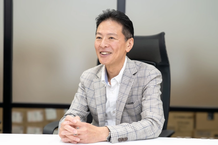 インタビューに答える株式会社オーミック 代表取締役社長 水野幸一氏